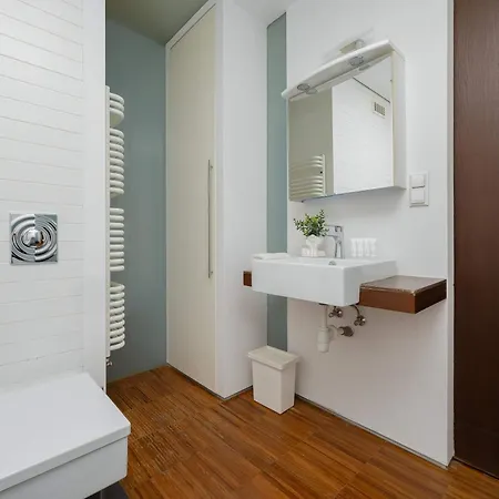 Air-conditioned Near Lazienki Park With Parking By Renters *