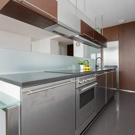 Air-conditioned Near Lazienki Park With Parking By Renters Apartment *