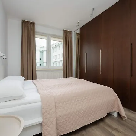 Air-conditioned Near Lazienki Park With Parking By Renters Daire Varşova