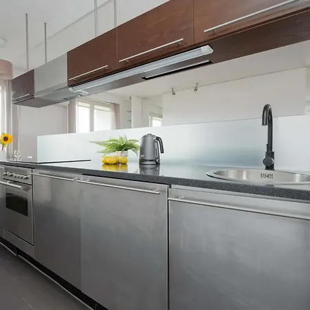 Air-conditioned Near Lazienki Park With Parking By Renters 아파트 *