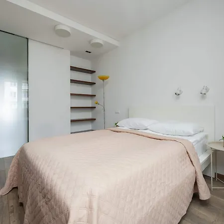Daire Air-conditioned Near Lazienki Park With Parking By Renters *