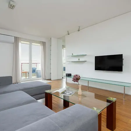 Air-conditioned Near Lazienki Park With Parking By Renters *