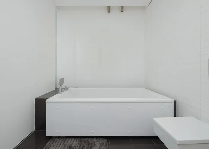 شقة Air-conditioned Near Lazienki Park With Parking By Renters