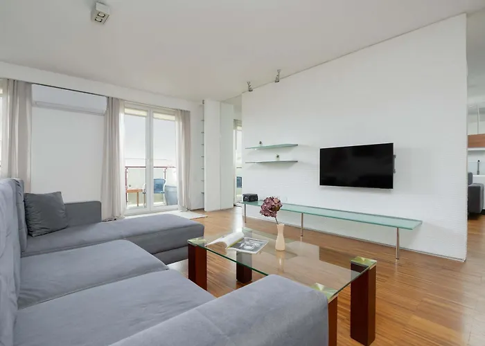 Air-conditioned Near Lazienki Park With Parking By Renters *